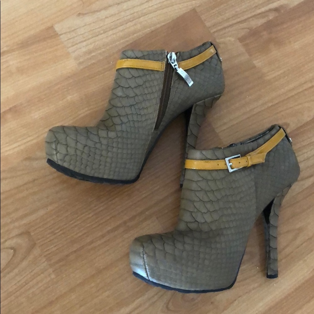 Guess cute booties